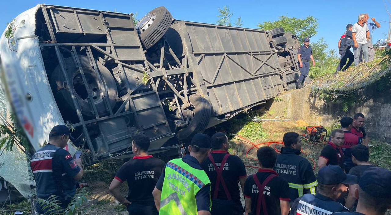Kırklareli'de yolcu otobüsü devrildi: Ölü ve yaralılar var