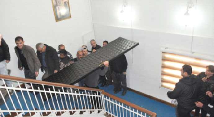 Kendine bile oy vermedi