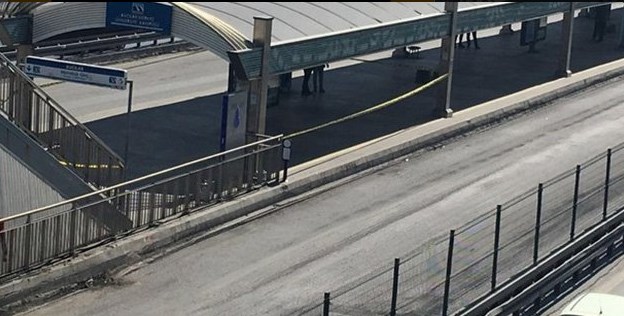 Metrobüsteki şüpheli paketten termos çıktı Metrobüsteki şüpheli paketten termos çıktı