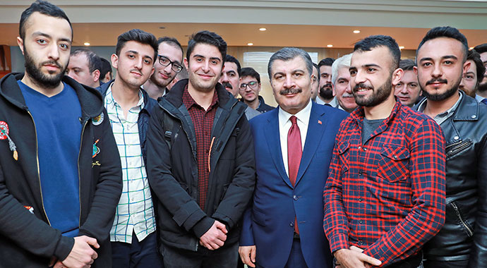 Cerrah, hastayla karşı karşıya kalmamalı