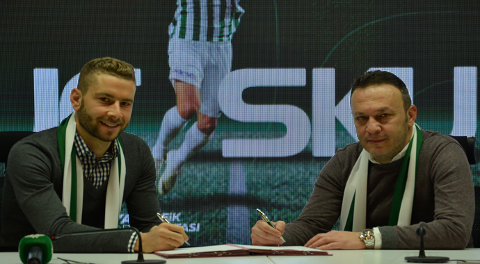 Atiker Konyaspor iki futbolcunun da sözleşmesini 3’er yıl uzattı