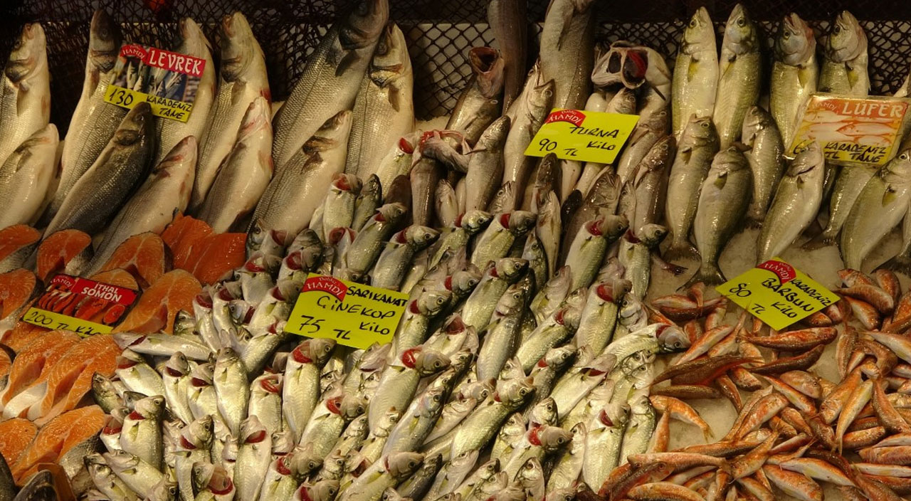 Kar yağdı balık tezgahlarında fiyatlar düştü