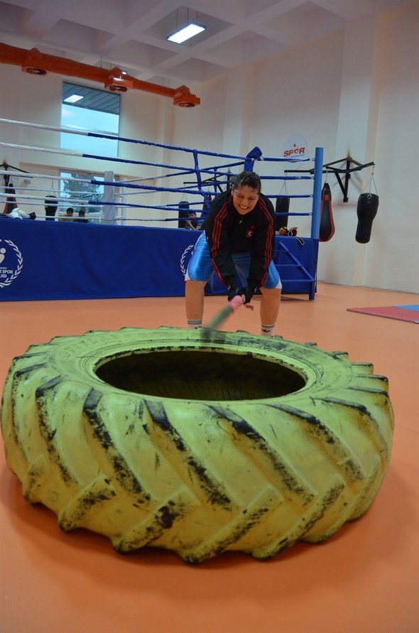 Kamyon lastikleriyle şampiyonaya hazırlanıyor!