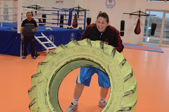 Kamyon lastikleriyle şampiyonaya hazırlanıyor!