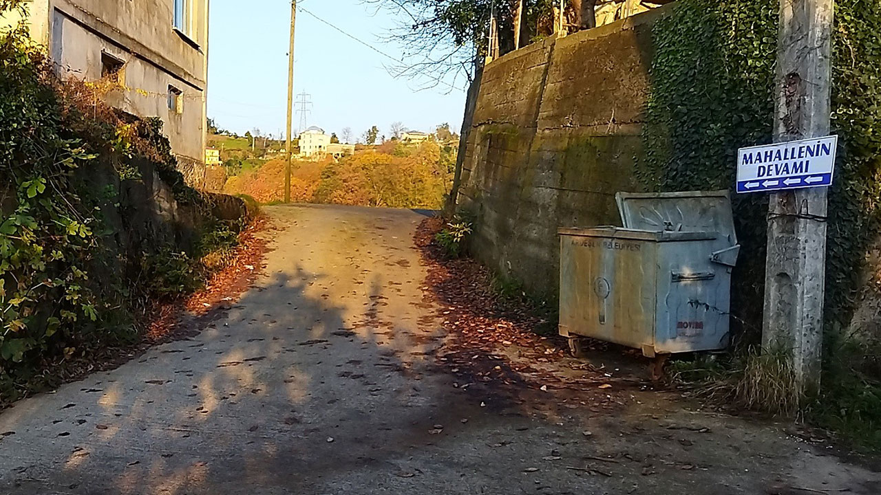 Hem güldüren hem şaşırtan tabela: Bu 'mahallenin devamı' var