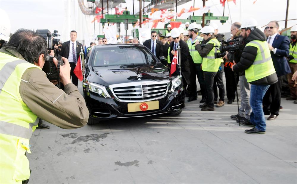 Erdoğan 3. köprüden makam aracıyla da geçti Erdoğan 3. köprüden makam aracıyla da geçti