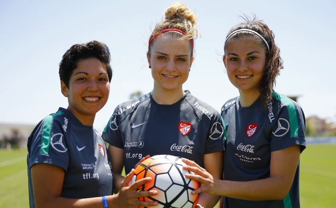 Kadın futbolcu PSG'ye transfer oldu