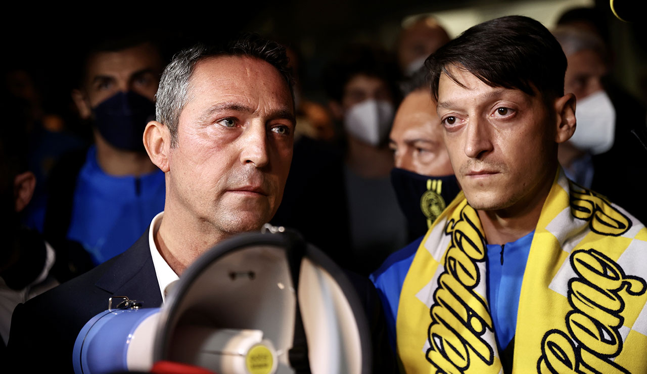 Fenerbahçe kafilesini havalimanında taraftarı karşıladı Fenerbahçe kafilesini havalimanında taraftarı karşıladı