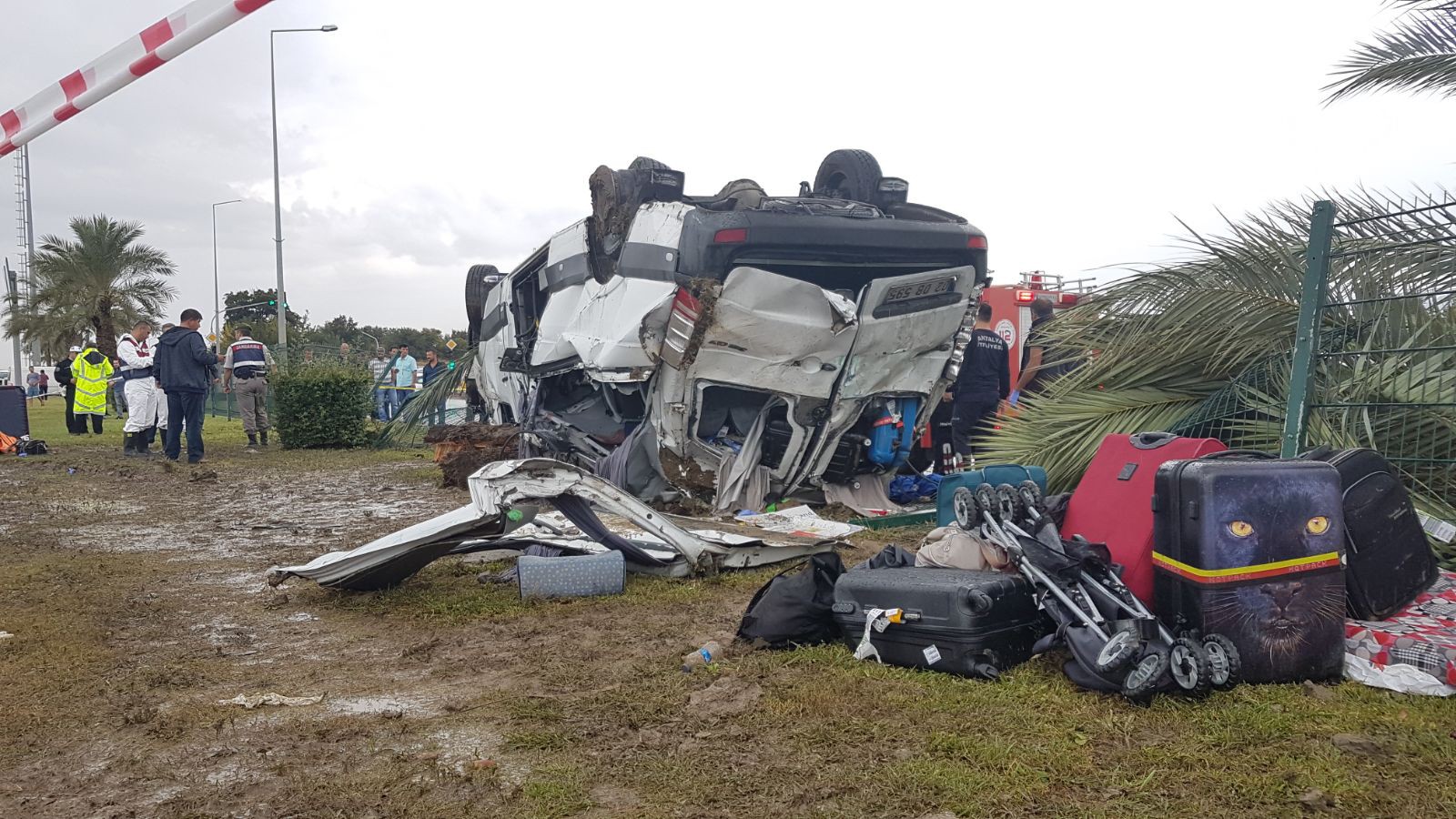 Manavgat'ta tur minibüsü devrildi: 3 ölü 11 yaralı