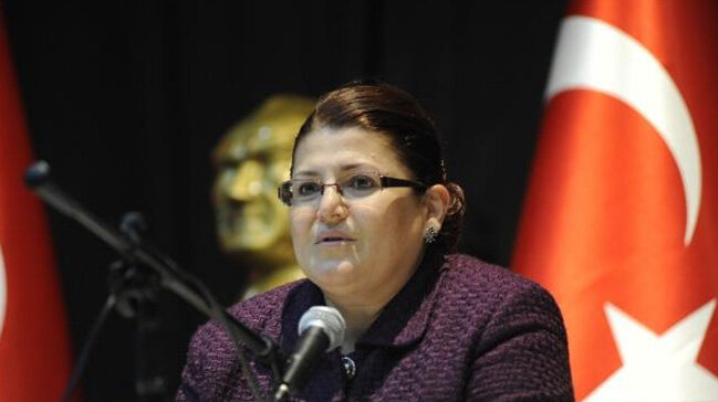 FETÖ elebaşı 'O bizim anamız' dediği Özer'e eşarp göndermiş