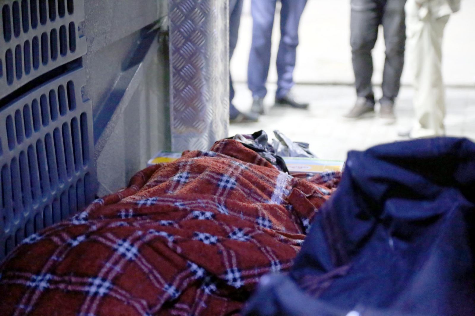 Ölen yolcu otobüsün bagajına konuldu