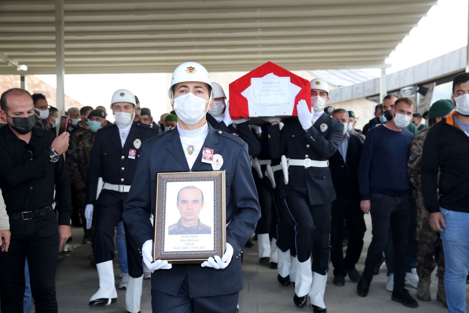Bingöl'de evinde bıçaklanarak öldürülen polisin karısı tutuklandı