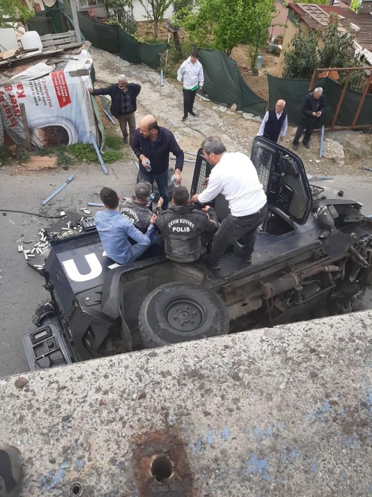 Sarıyer'de zırhlı ekip aracı devrildi, 2 polis yaralandı