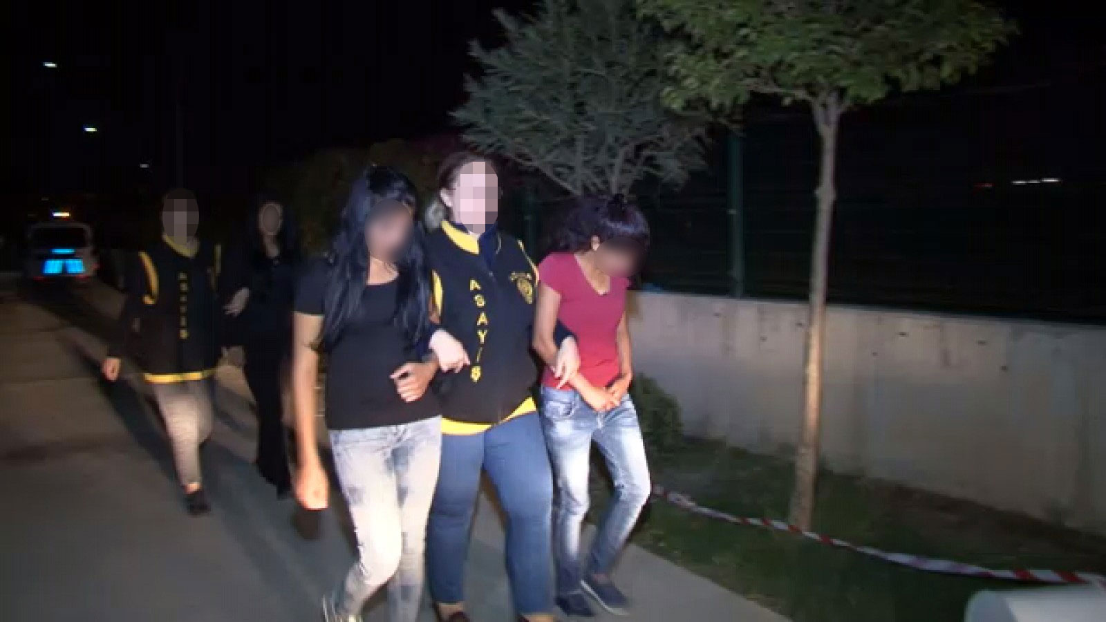 Dedektifler pusu atıp bekledi! Suçüstü yakalandılar...