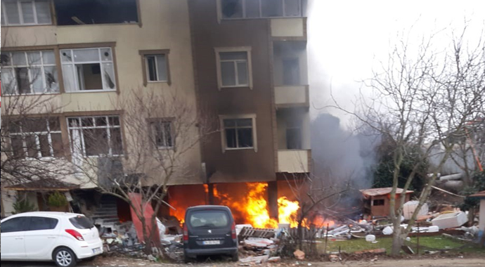 Büyükçekmece'de apartmanda şiddetli patlama: 1'i ağır 2 yaralı