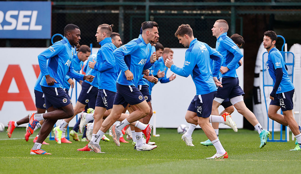 Fener'in orta sahası yokları oynuyor
