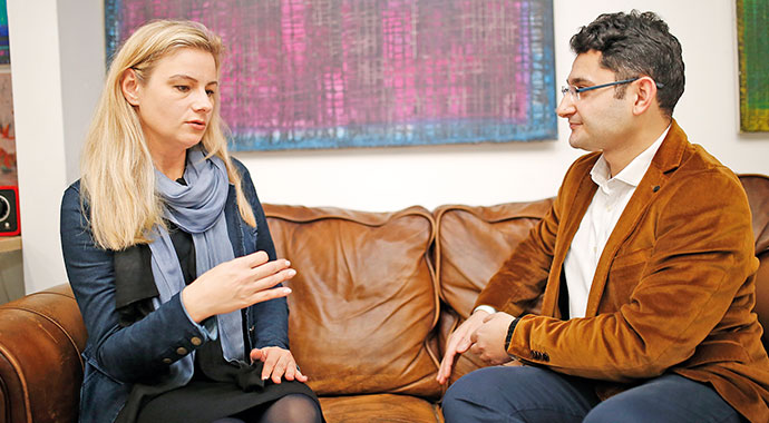 Ebru için yerini yurdunu terk etti