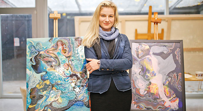 Ebru için yerini yurdunu terk etti