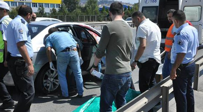 Polis kontrolü sırasında otomobilde ceset bulundu