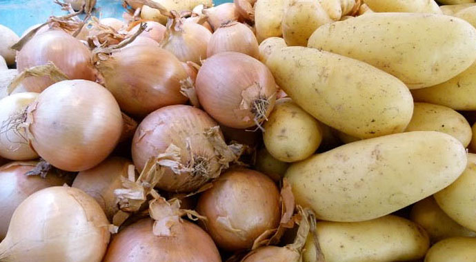 Patates ve soğan fiyatları ne zaman düşecek? Bayraktar açıkladı