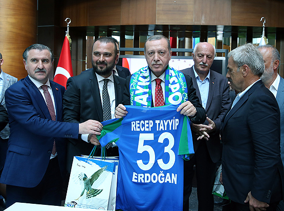 Cumhurbaşkanı Erdoğan'dan Çaykur Rizespor'a ziyaret
