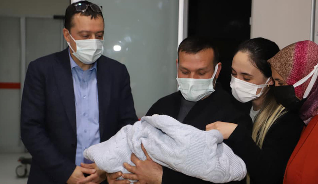 Yeni yılın ilk bebekleri dünyaya geldi