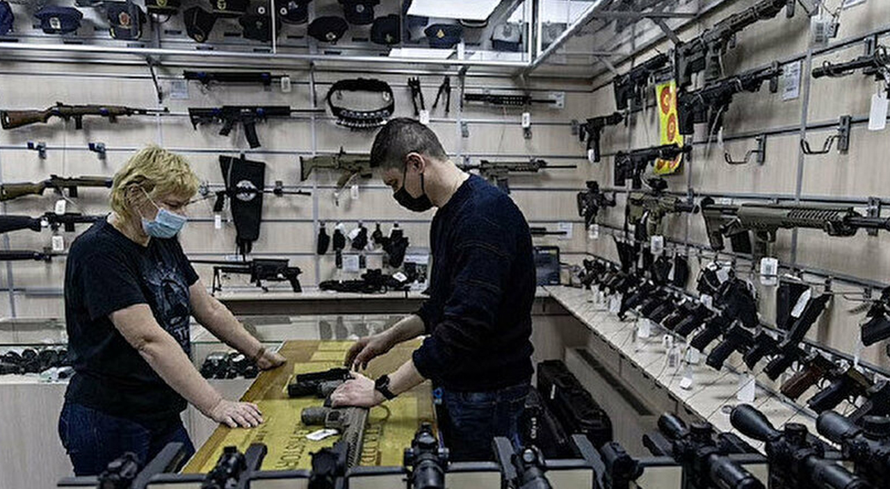 Zelenski'nin direniş çağrısına anında cevap: Halk askerlik şubelerine akın etti