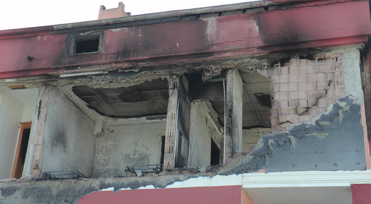 Doğalgaz patlaması 2 katlı binayı harabeye çevirdi: 2'si ağır 5 yaralı