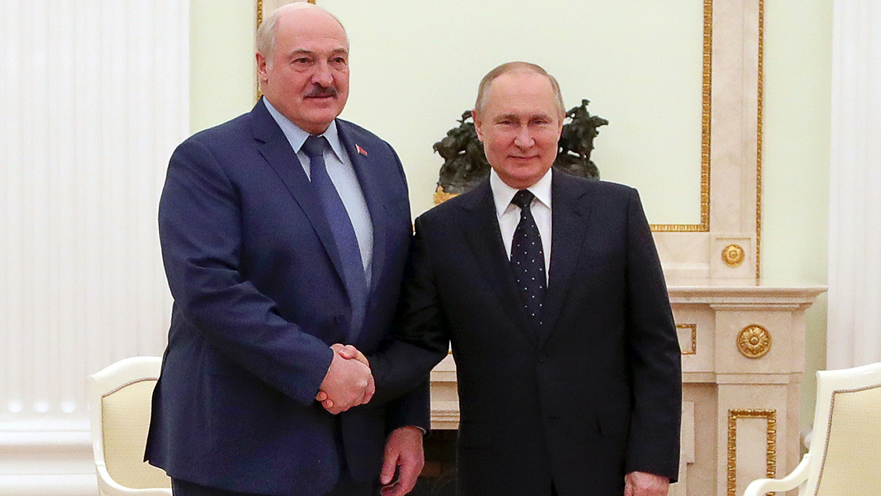 Ukrayna'dan Belarus'a ikaz: İşgale kalkarsanız sizin için ölümcül olur Ukrayna'dan Belarus'a ikaz: İşgale kalkarsanız sizin için ölümcül olur