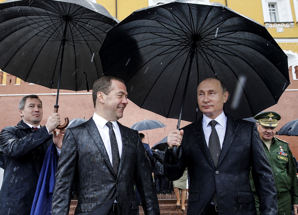 Putin sırılsıklam oldu Putin sırılsıklam oldu