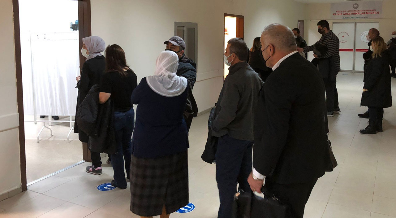 Yerli aşıya vatandaştan büyük ilgi: TURKOVAC aşısını bekliyorduk Yerli aşıya vatandaştan büyük ilgi: TURKOVAC aşısını bekliyorduk