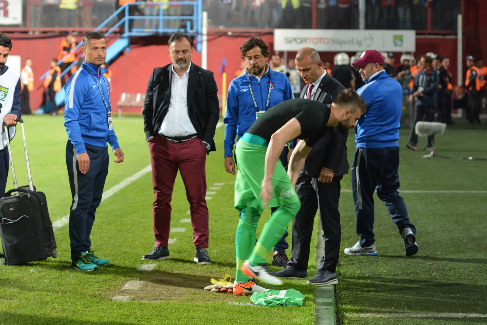 Onur Kıvrak bıraktı! 