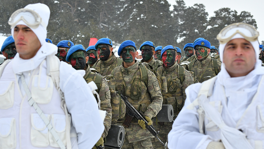 Sarıkamış'ta on binlerce kişi şehitler için yürüdü