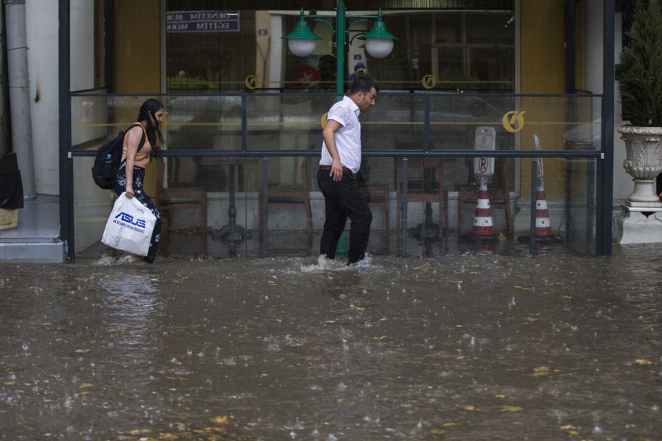 Ankara'yı sel vurdu