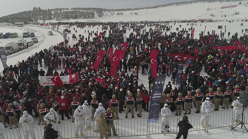 Sarıkamış'ta on binlerce kişi şehitler için yürüdü