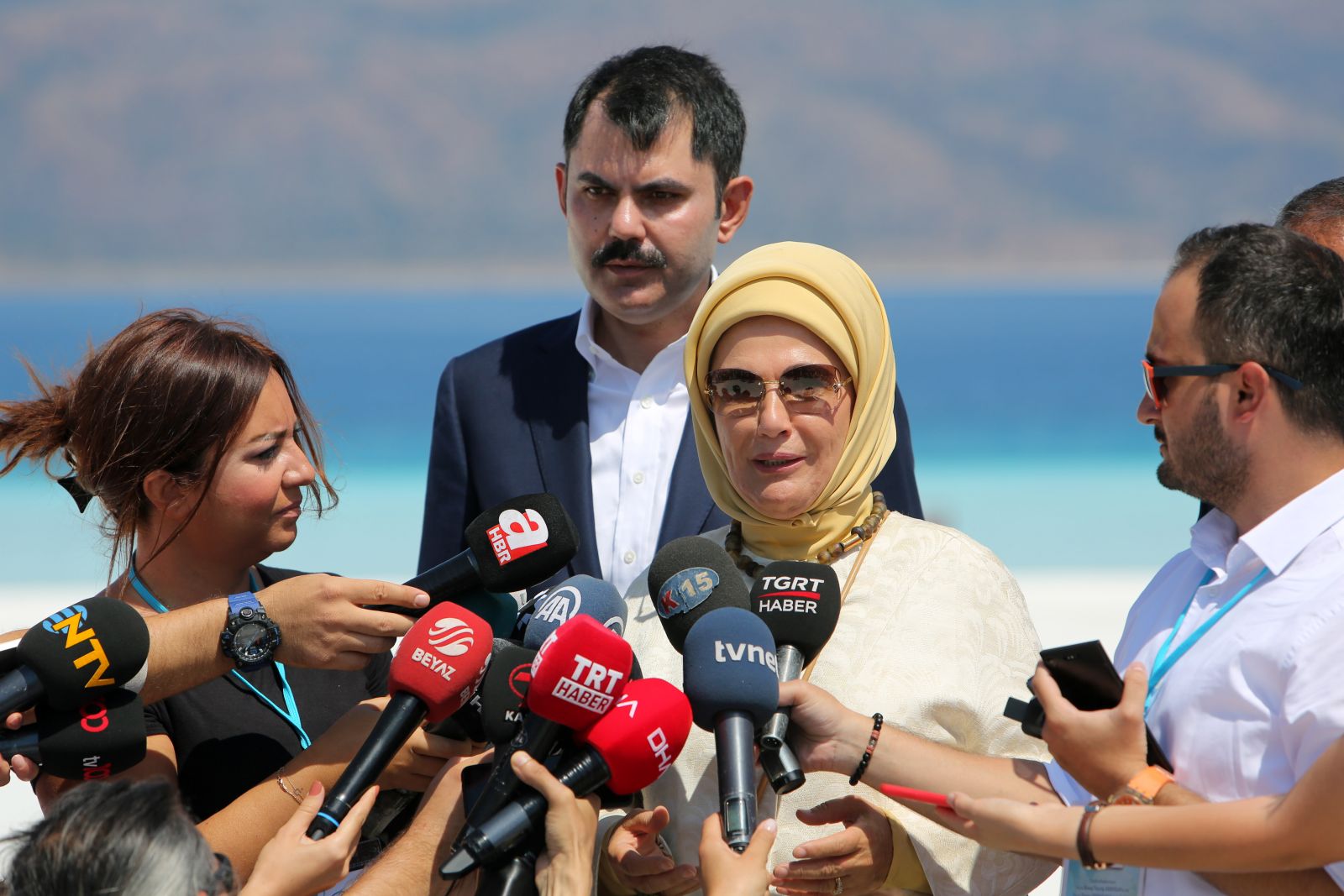 Emine Erdoğan Salda Gölü'nü gezdi