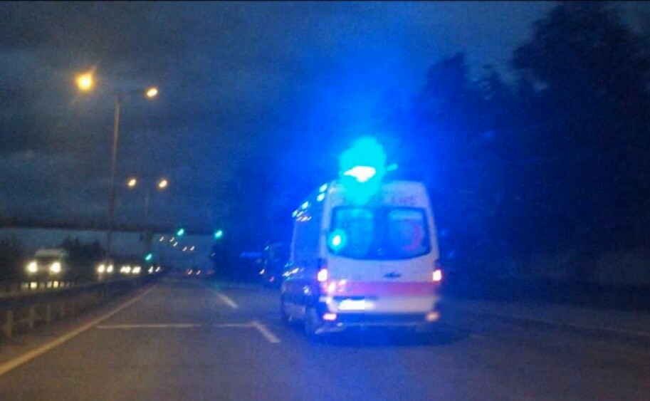 Ambulansı servis aracına çevirdiler!