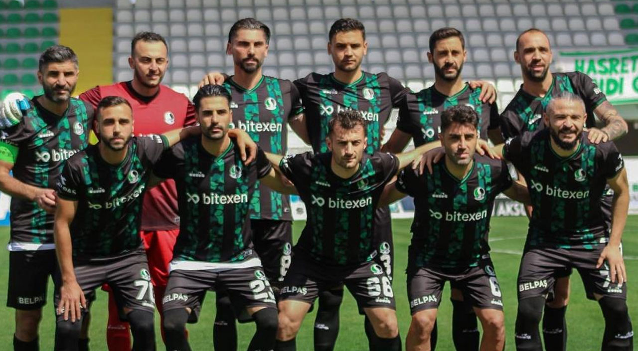 Sakaryaspor sil baştan! Şampiyon kadrodan 15 futbolcu gönderildi, 9 yeni transfer geldi Sakaryaspor sil baştan! Şampiyon kadrodan 15 futbolcu gönderildi, 9 yeni transfer geldi