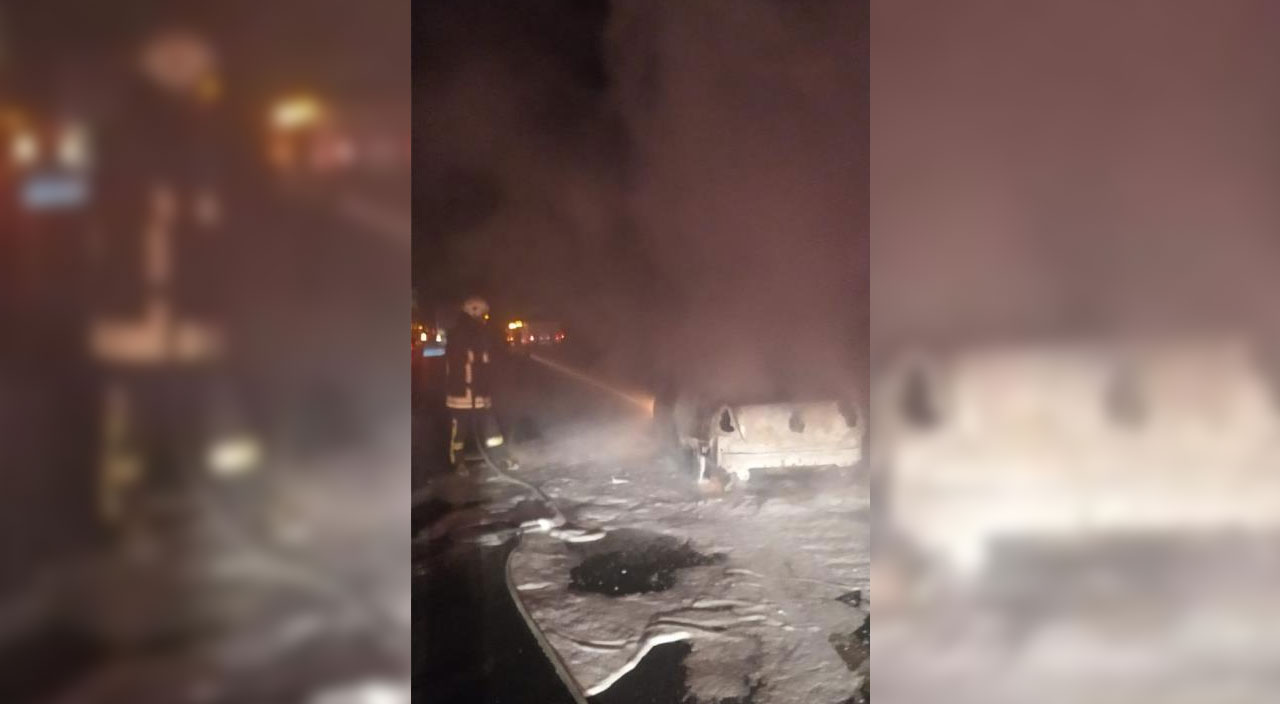 TEM Otoyolu tünel girişinde yangın: Otomobil küle döndü TEM Otoyolu tünel girişinde yangın: Otomobil küle döndü