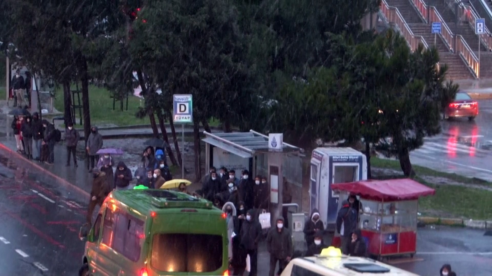 Büyükçekmece ve Beylikdüzü’ne mevsimin ilk karı düştü