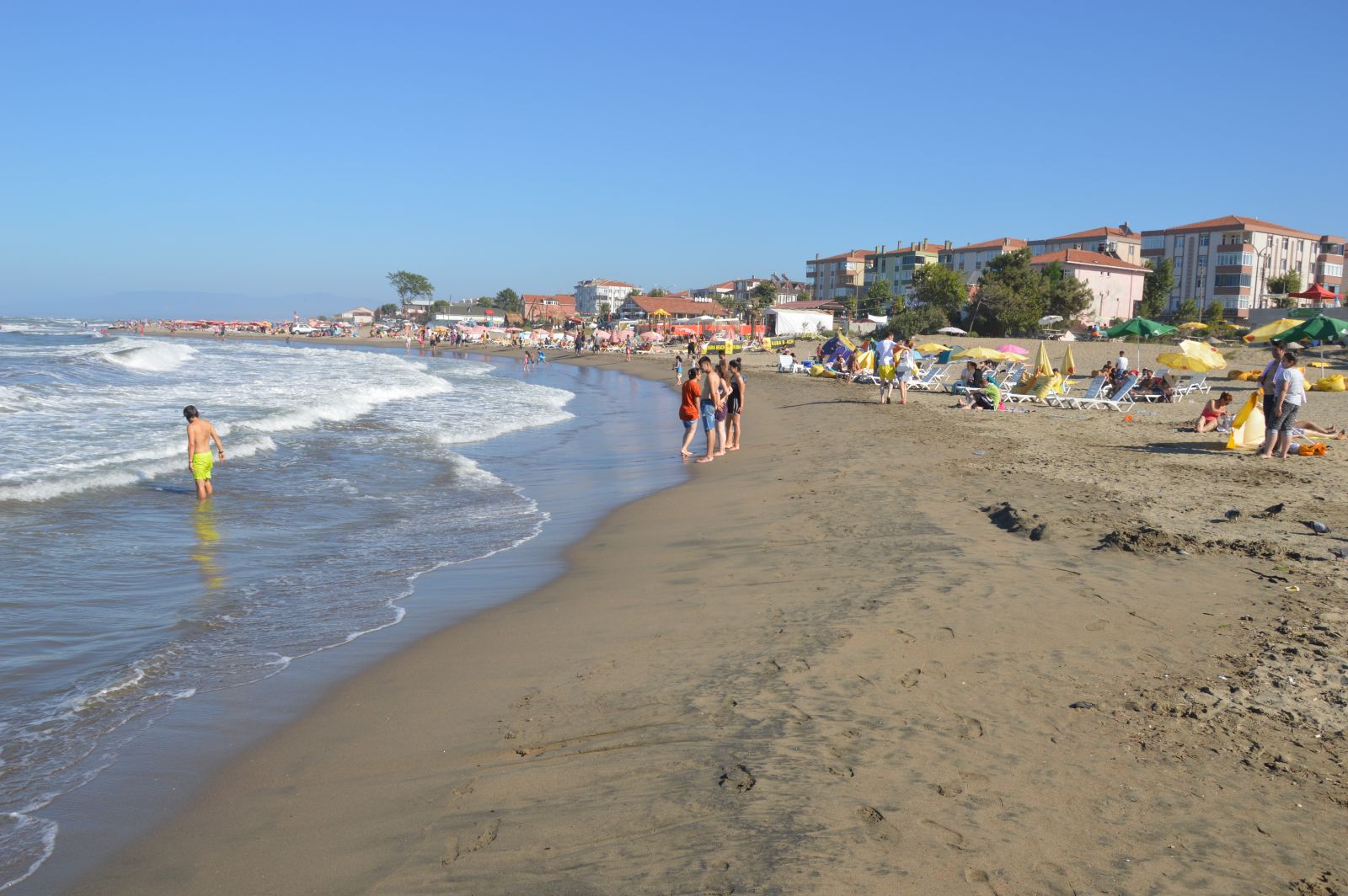 Sakarya'da denize giriş yasaklandı! Tek tek çıkartıldılar...