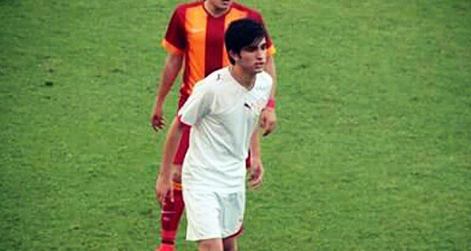 Antalyasporlu genç futbolcu, falezlerden düşerek hayatını kaybetti Antalyasporlu genç futbolcu, falezlerden düşerek hayatını kaybetti