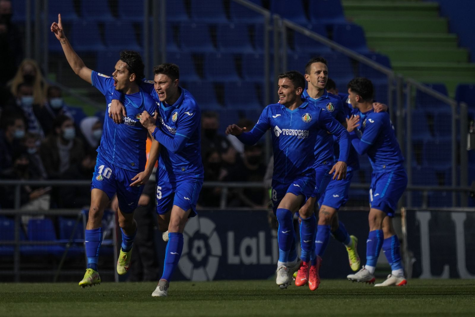 Enes Ünal, lider Real Madrid'i devirdi