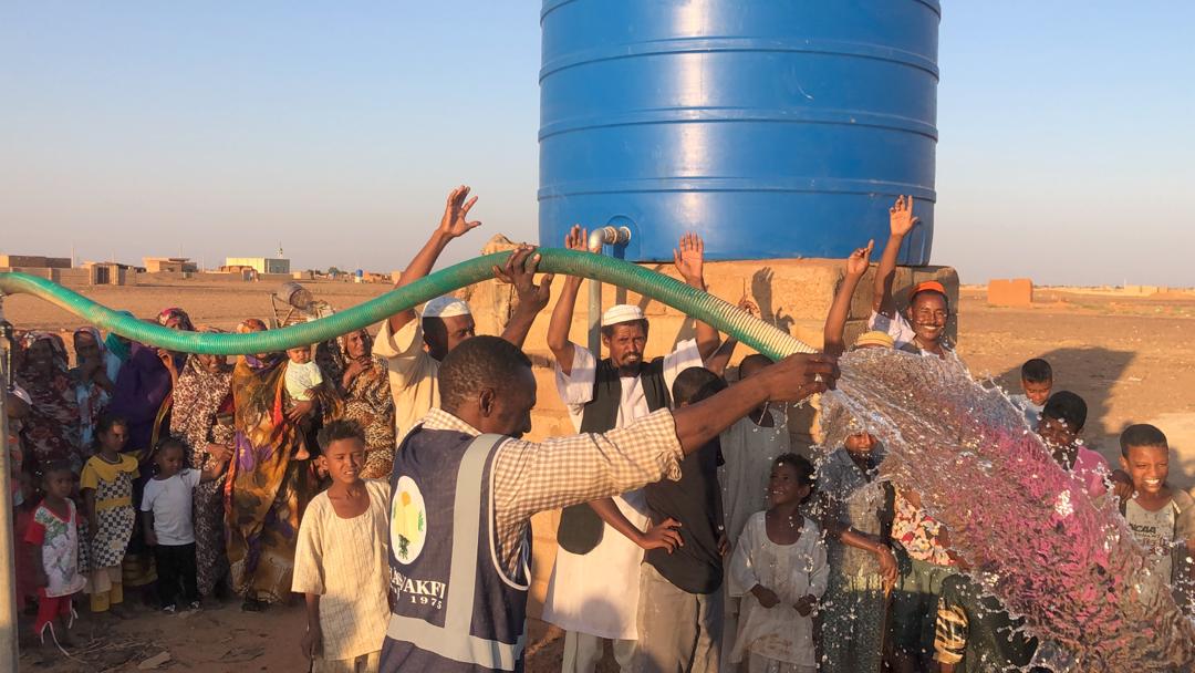 Çölde suya kavuşma sevinci