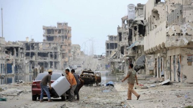 DAEŞ Suriye dışındaki en büyük kalesi olan Sirte Limanı'nı kaybetti