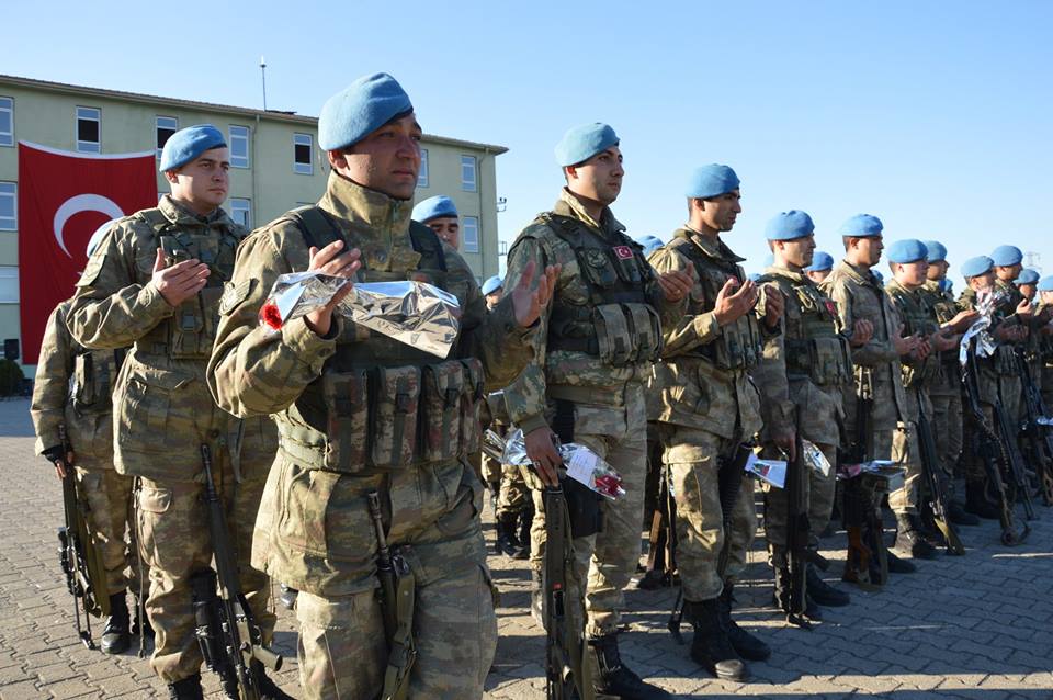 Kahraman komandolara Niksar'da davullu-zurnalı karşılama