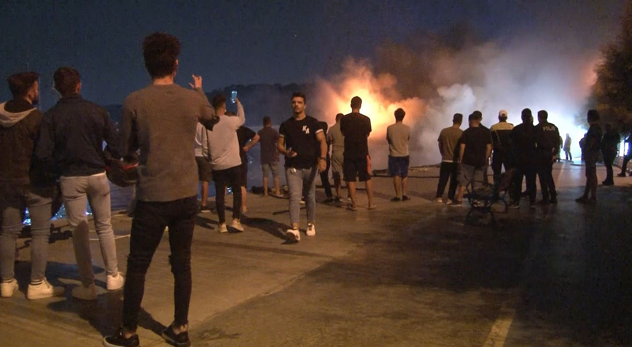 Bir günde iki kere yangın çıkan tekne battı