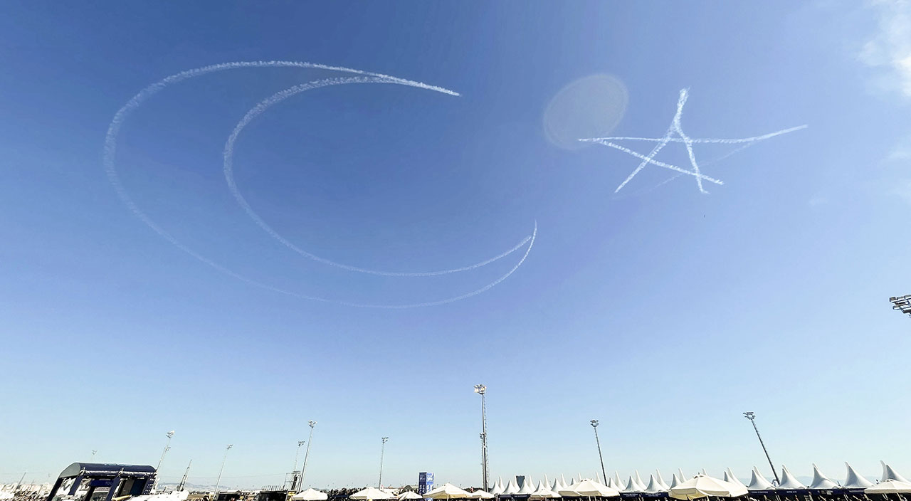 Türk Yıldızları gökyüzüne ay yıldız çizdi