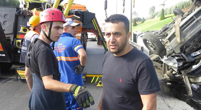 TEM'de zincirleme kaza! Trafik felç oldu
