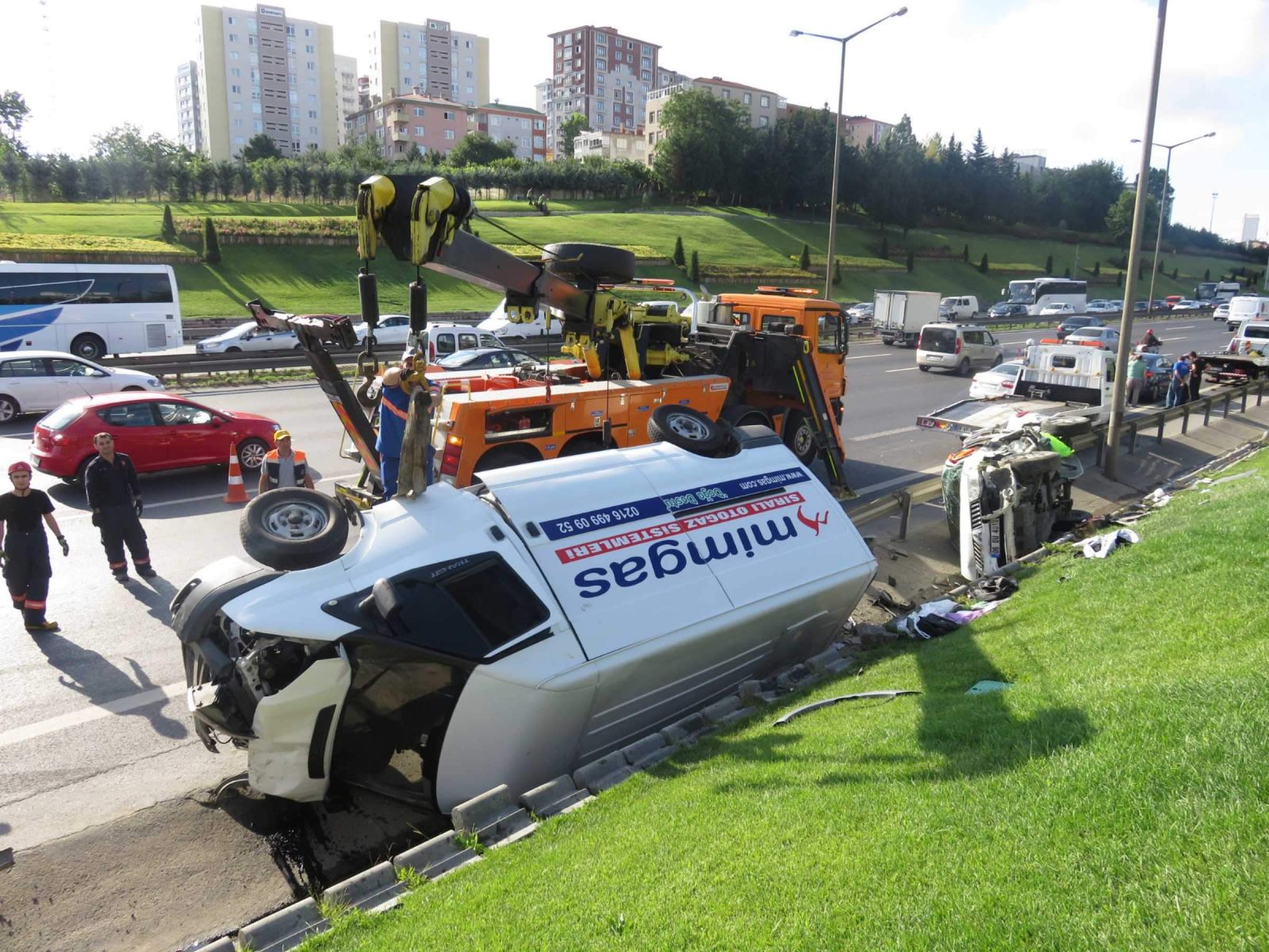 TEM'de zincirleme kaza! Trafik felç oldu
